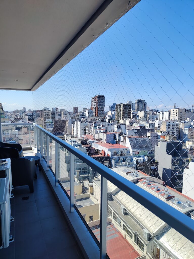 red de seguridad para balcón instalada en departamento de Palermo, Buenos Aires