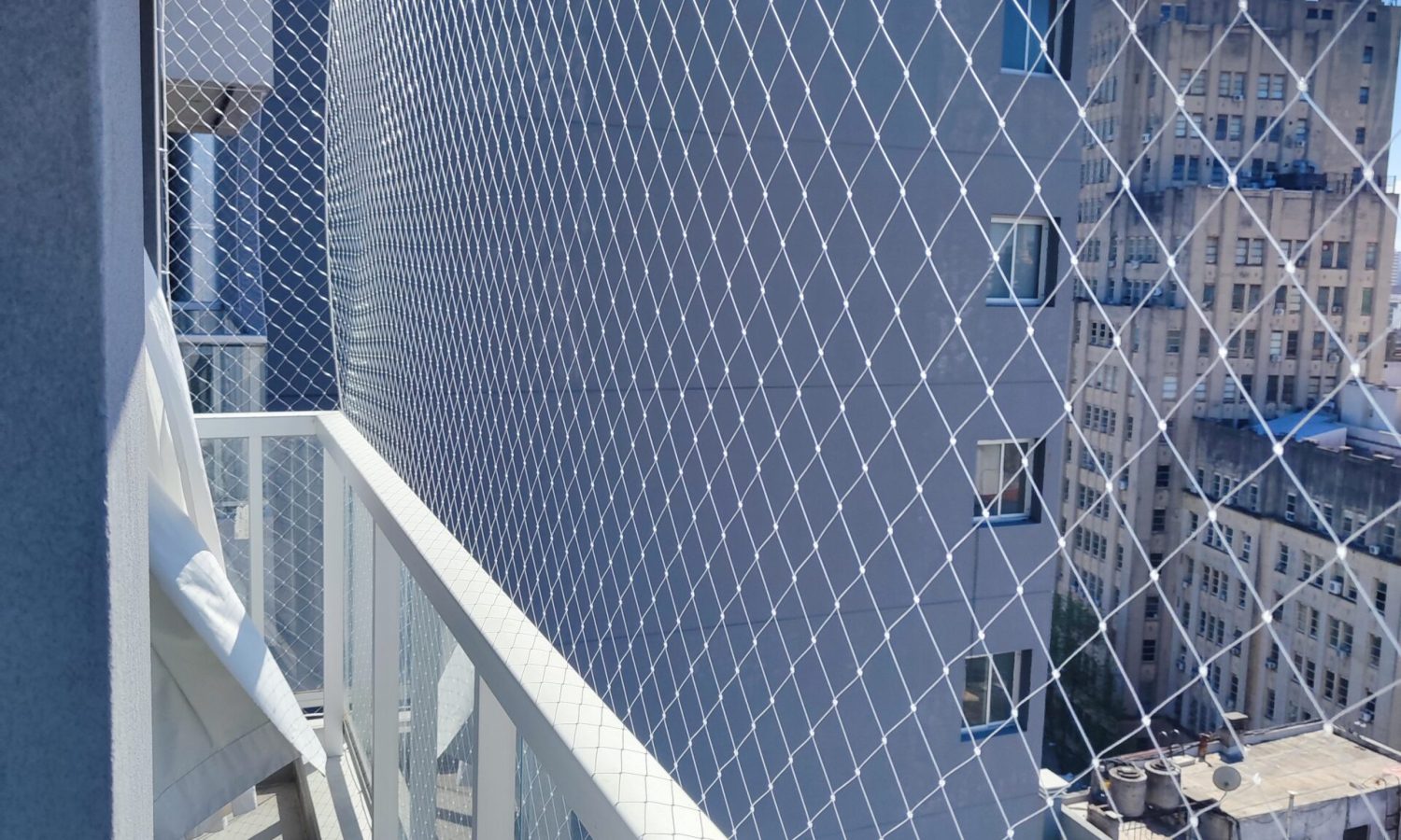 Red monofilamento en balcon de palermo, buenos aires